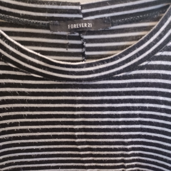 Forever 21 Top Striped Black And White - Picture 2 of 3